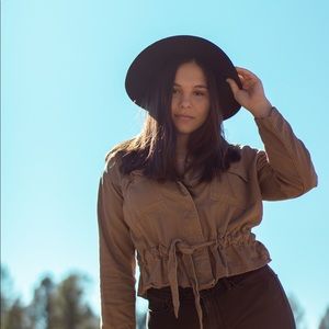 Meet your Posher, Kira